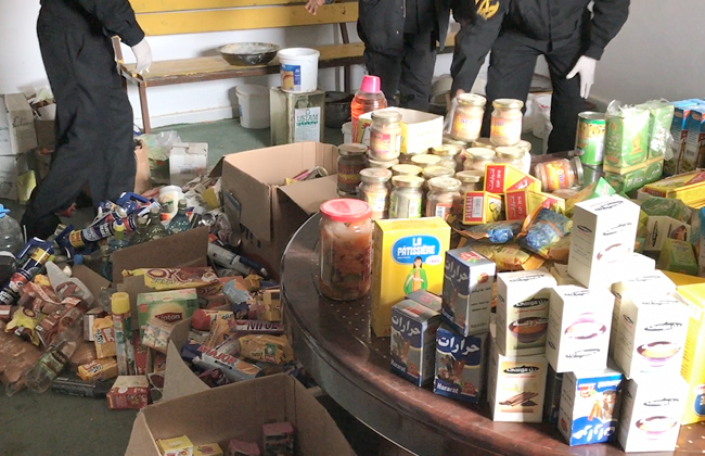 إتـلاف 10 أطـنــان مــواد غـذائـيـــة وحــلـــويــات و3 آلاف لــتــر عـصــيـــر