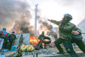 النظام الأوكراني يعلن «تدابير استثنائية» ضد المعارضة.. وأوروبا تلوح بعقوبات
