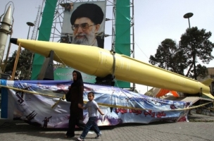 إيران: برنامج الصواريخ البالستية “غير قابل للتفاوض”