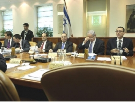“هارتس”: اسرائيل تدرس امكانية اتخاذ اجراءات عقابية اخرى ضد السلطة الفلسطينية