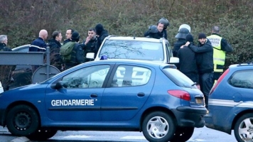 إجلاء 18 شخصا من متجر قرب باريس اقتحمه مسلحون