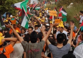 عشرة آلاف عربي اسرائيلي يشاركون في مسيرة “يوم استقلالكم يوم نكبتنا”