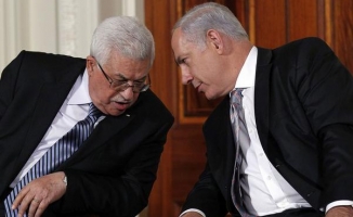 موقع عبري يكشف خيانة عباس وتخليه عن حقوق الشعب الفلسطيني
