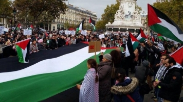الفرنسيون ينتفضون بساحة الجمهورية مساندة للفلسطينيين