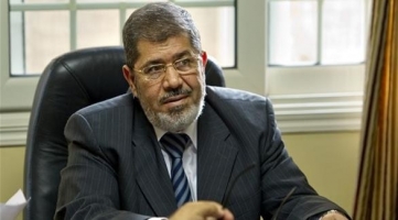 الإذاعة الإسرائيلية: مرسي التقى موفداً من الموساد في 2012