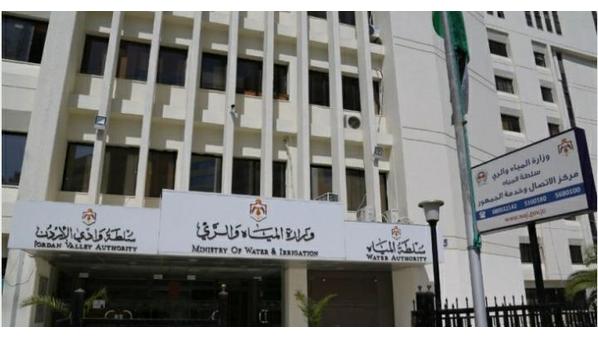 «معتدون» يزوّدون أحياء في الزرقاء بالمياه دون اشتراكات