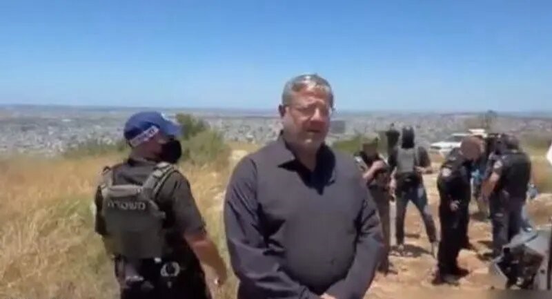 بن غفير يوجه رسالة بجانب جثة منفذ هجوم الأحد