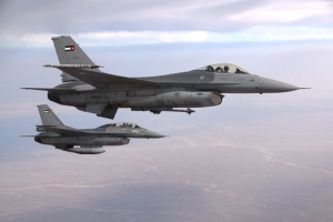 مقاتلات سلاح الجو تحلق بسماء عمان - الكرك بعد تنفيذ مهمة