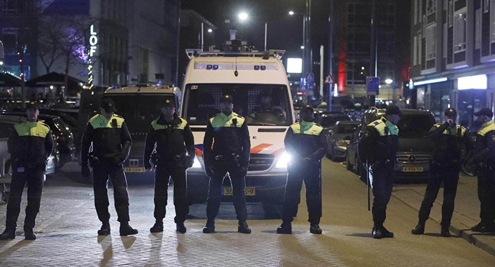 الشرطة العسكرية الهولندية تفض مظاهرة للاتراك في أمستردام