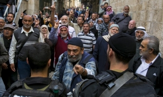 طعن شرطيين إسرائيليين عند أحد أبواب المسجد الأقصى
