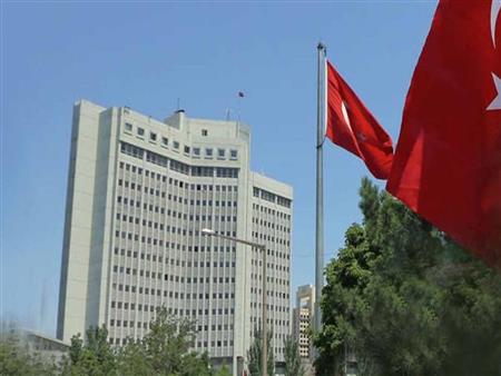 مقتل عسكري تركي وموظفَيْن تقنيين إثر سقوط المروحية القطرية