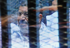 تأجيل محاكمة مرسي في قضة سجن وادي النطرون الى السبت