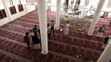 انفجار في أحد مساجد صنعاء أثناء صلاة العيد يخلف قتلى وجرحى بالعشرات