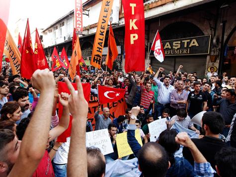 احتجاجات بتركيا وتحذير من سيناريو كارثي