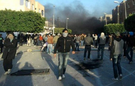 الشرطة التونسية تفرق بعنف احتجاجات في سيدي بوزيد