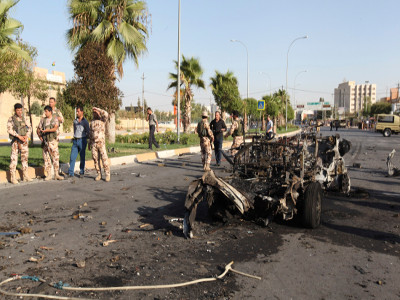 انتحاري يقتل 24 معزيا داخل مسجد شيعي جنوب بغداد