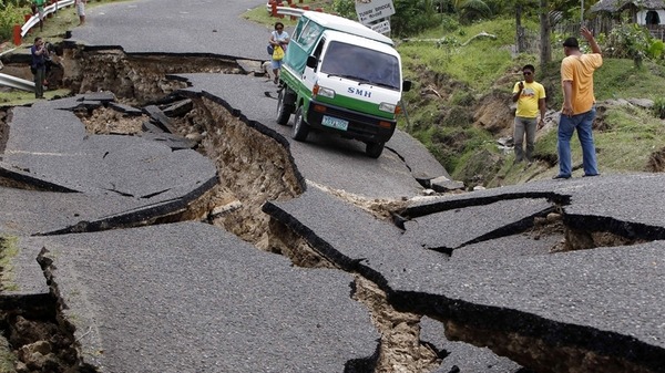 زلزال قوي يهز الفلبين ومقتل 67 على الأقل
