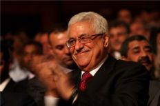 “محمود عباس” يستقبل 200 اسرائيلي في المقاطعة