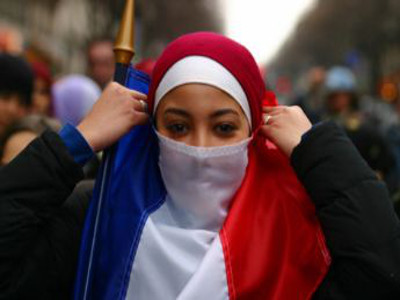 تقرير: ارتفاع حالات التهجم على المسلمات المحجبات في فرنسا