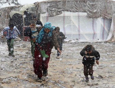 وفاة أربعة أطفال في سوريا بسبب البرد وائتلاف المعارضة تناشد