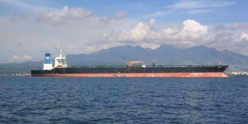 إندونيسيا تحتجز ناقلة للاشتباه بنقلها نفطا بطريقة غير قانونية