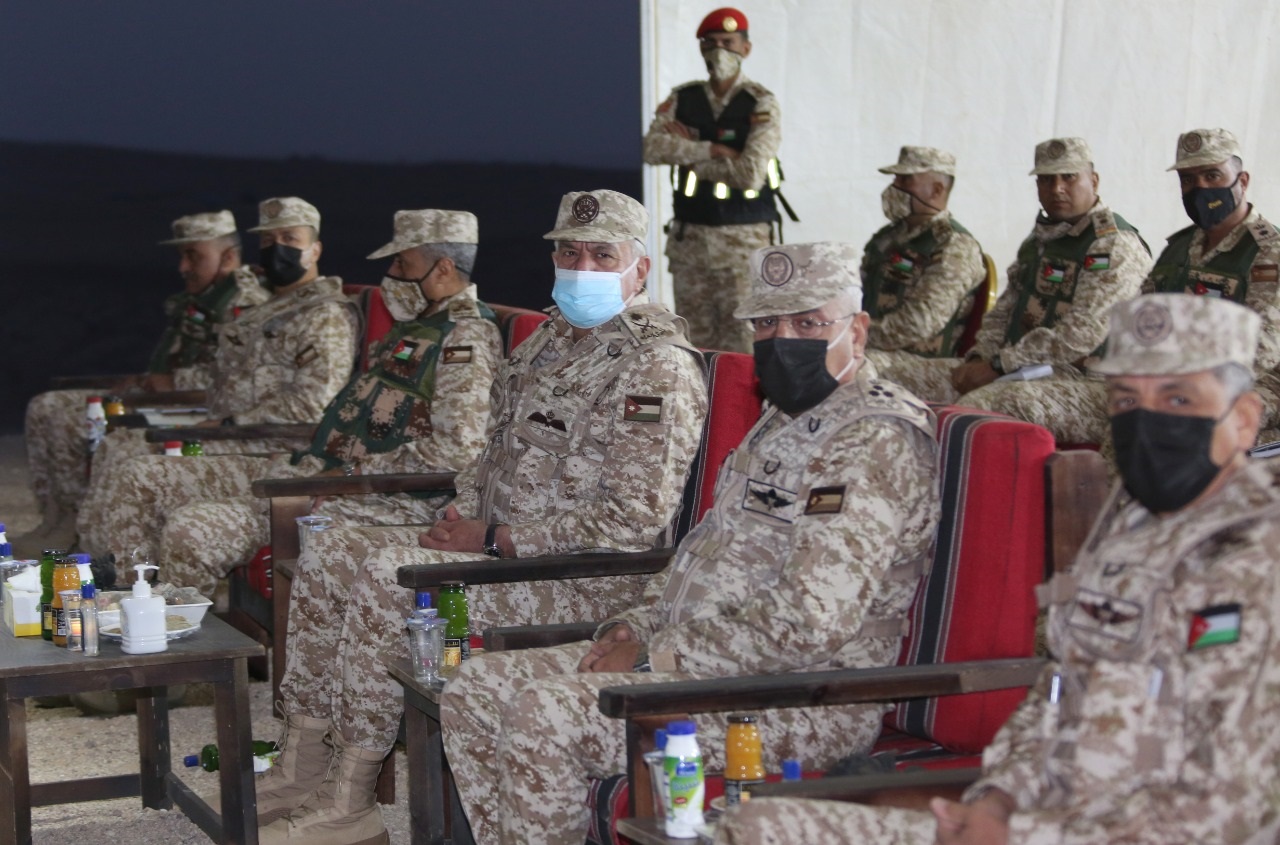 رئيس هيئة الأركان يُتابع مجريات التمرين التعبوي (ضوء القمر)