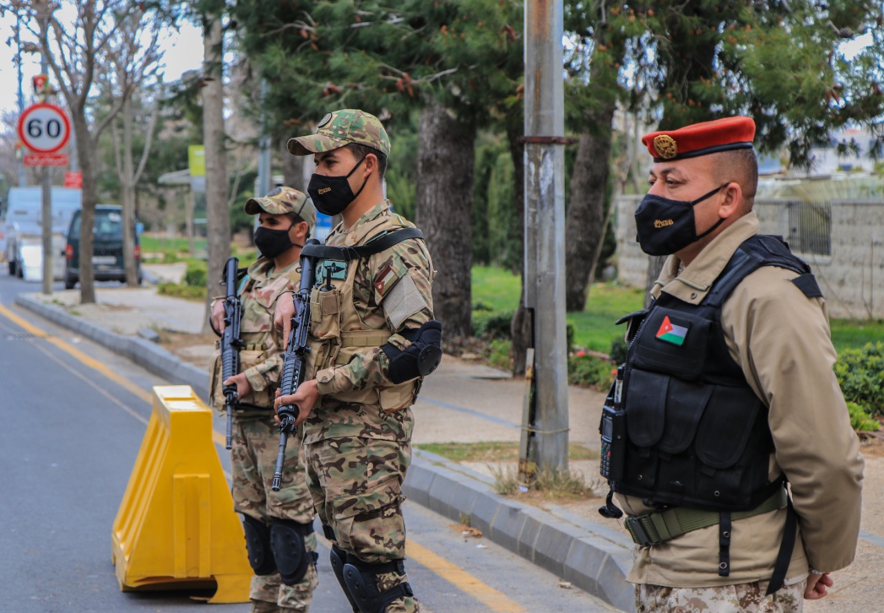 القوات المسلحة تنتشر على مداخل ومخارج محافظات المملكة