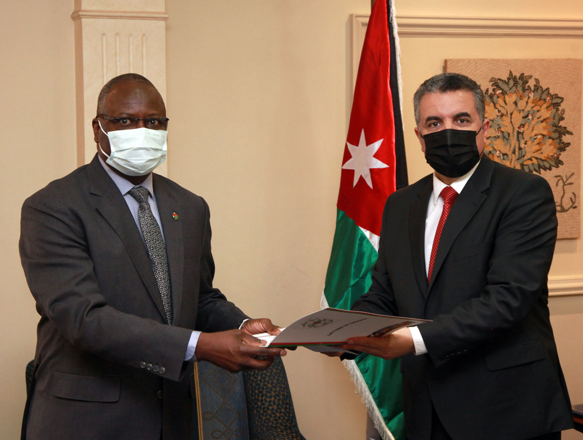 الخارجية تتسلم نسخة من أوراق اعتماد سفير بوركينا فاسو