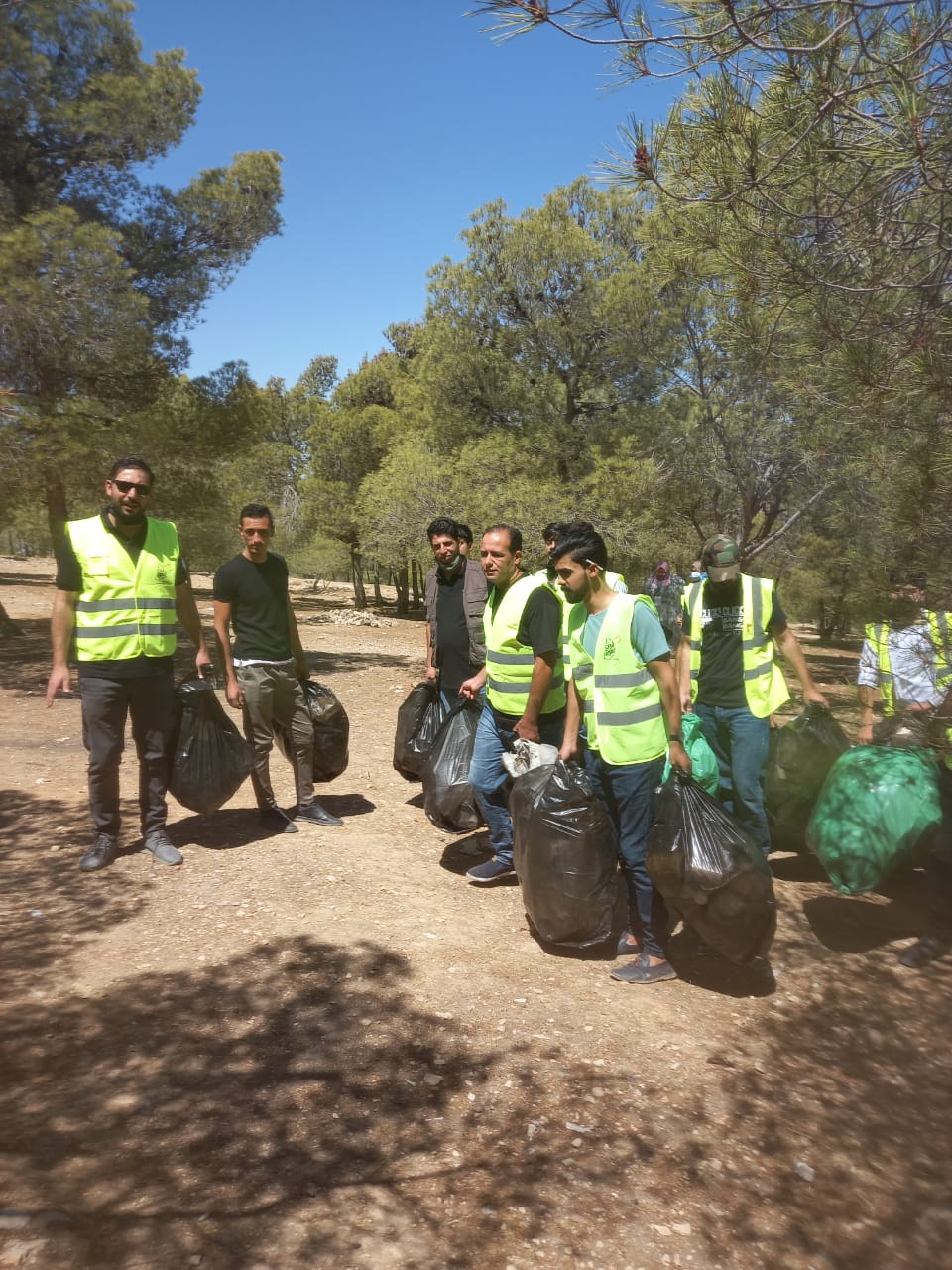 فاعليات شعبية ورسمية تشارك بالحملة الوطنية للنظافة