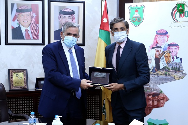 فريق الوكالة الأميركية لإعداد وتأهيل المعلمين يزور الجامعة الأردنية