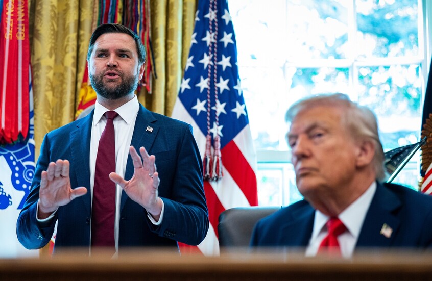 أكسيوس: نائب ترامب يجري محادثات لوقف الحرب مقابل فتح هرمز