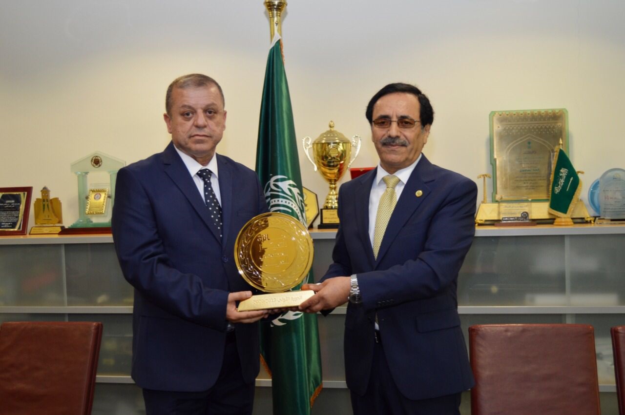 مدير الترخيص في الأمن العام يتسلم جائزة التميز الحكومي العربي