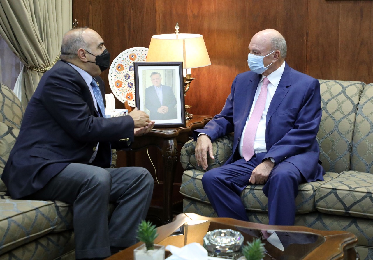 رئيس الوزراء يلتقي رئيسي مجلسي الاعيان والنواب واعضاء المكتب الدائم