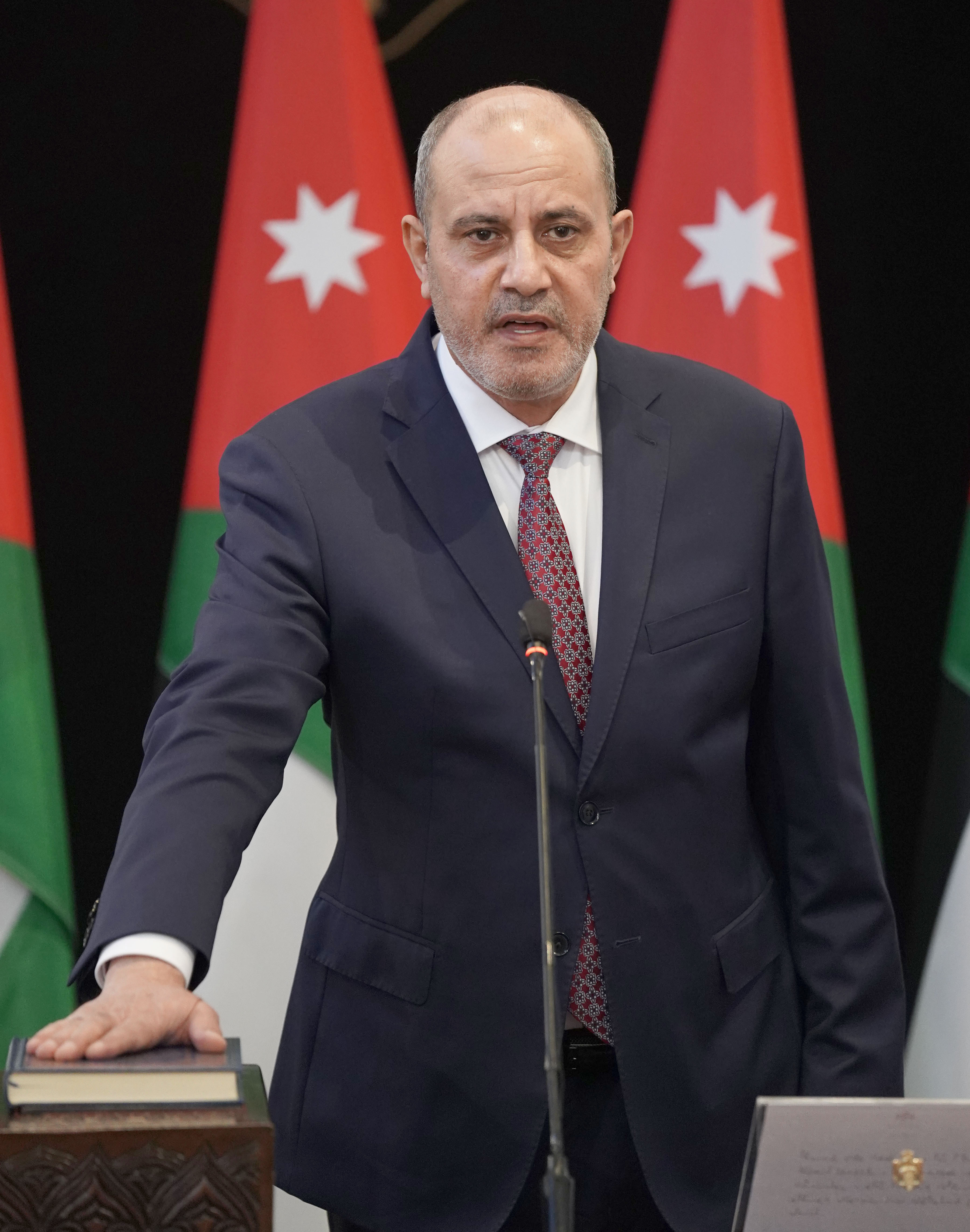 وزير الصناعة يبحث مع السفير الروسي تعزيز التعاون الاقتصادي