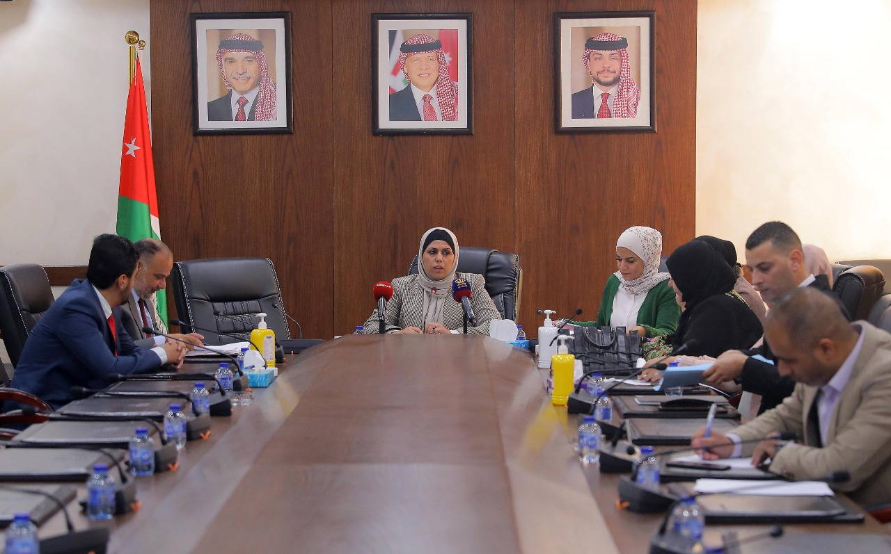 المرأة النيابية تستمع لاقتراحات حول المواد المتعلقة بالمرأة في التعديلات الدستورية