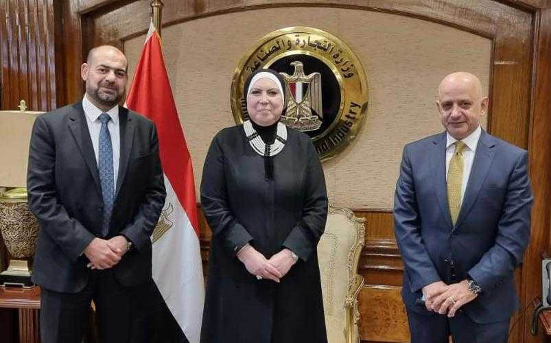 رئيس تجارة عمان يلتقي وزيرة التجارة والصناعة المصرية