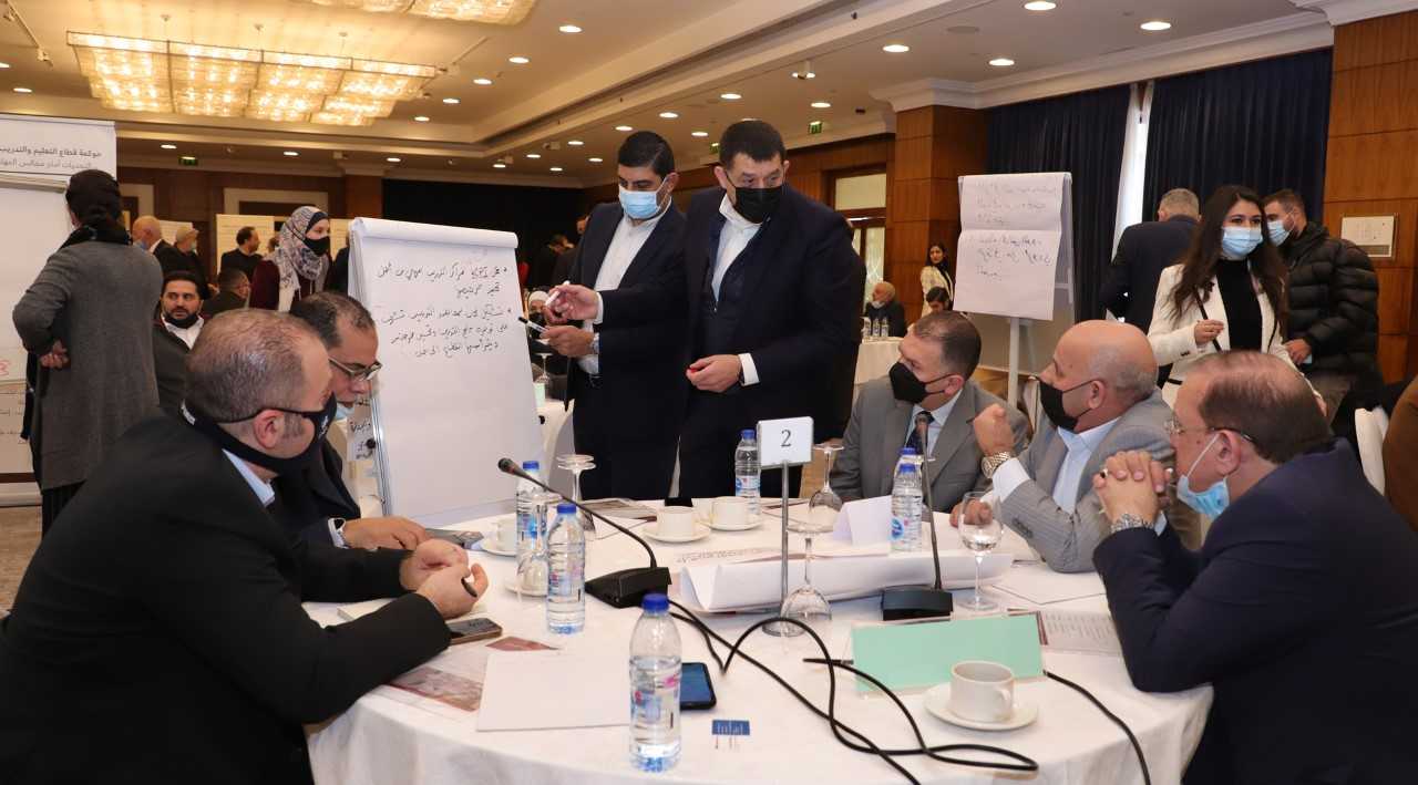 وزير العمل يترأس جلسة حوارية مع مجالس المهارات القطاعية