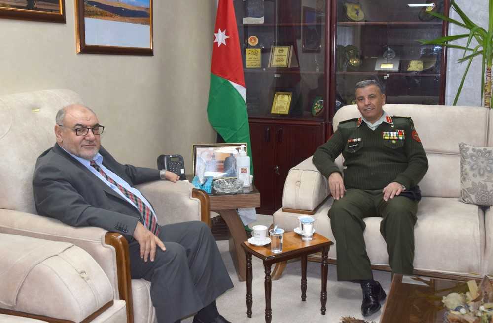 بحث التعاون المشترك بين الجامعة الهاشمية ومديرية الثقافة العسكرية