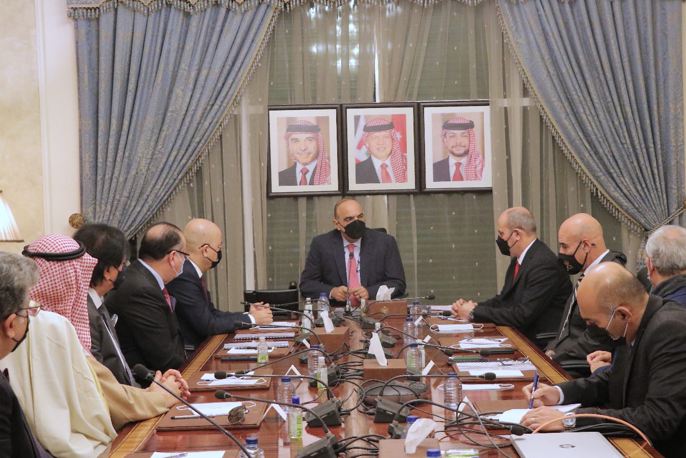 رئيس الوزراء يلتقي رئيس وأعضاء مجلس الأعمال العراقي