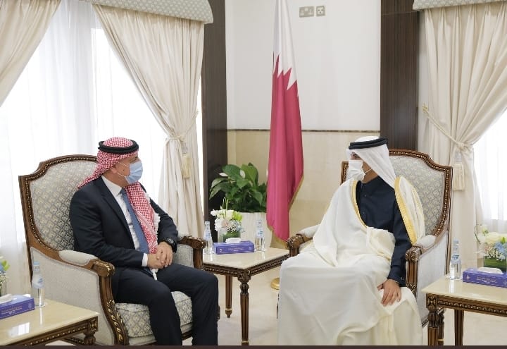 وزير الداخلية يلتقي رئيس مجلس الوزراء القطري