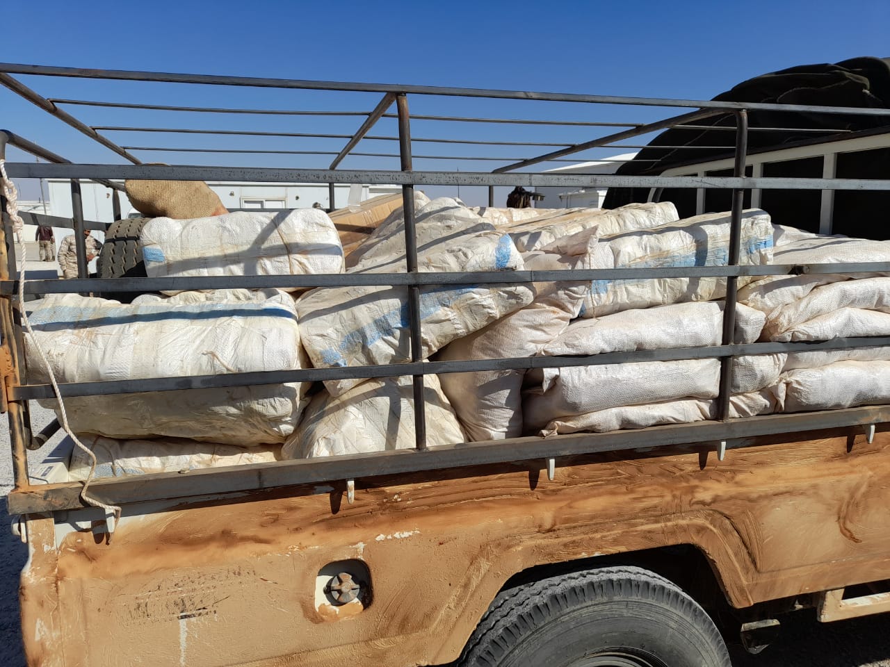 القوات المسلحة تحبط محاولات تهريب كميات كبيرة من المواد المخدرة والأسلحة