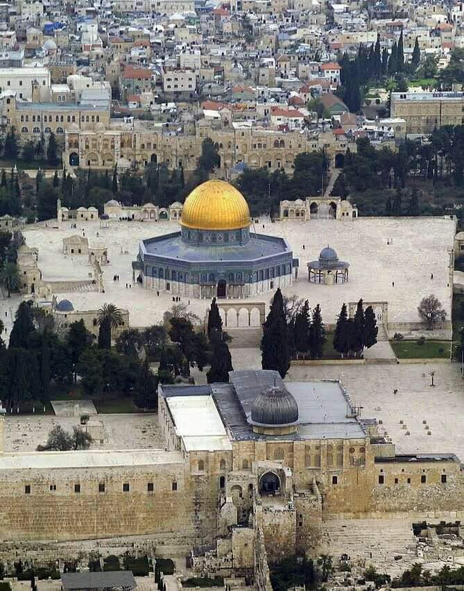 القدس: اصابات خلال اعتداء المستوطنين المتطرفين على أهالي الشيخ جراح