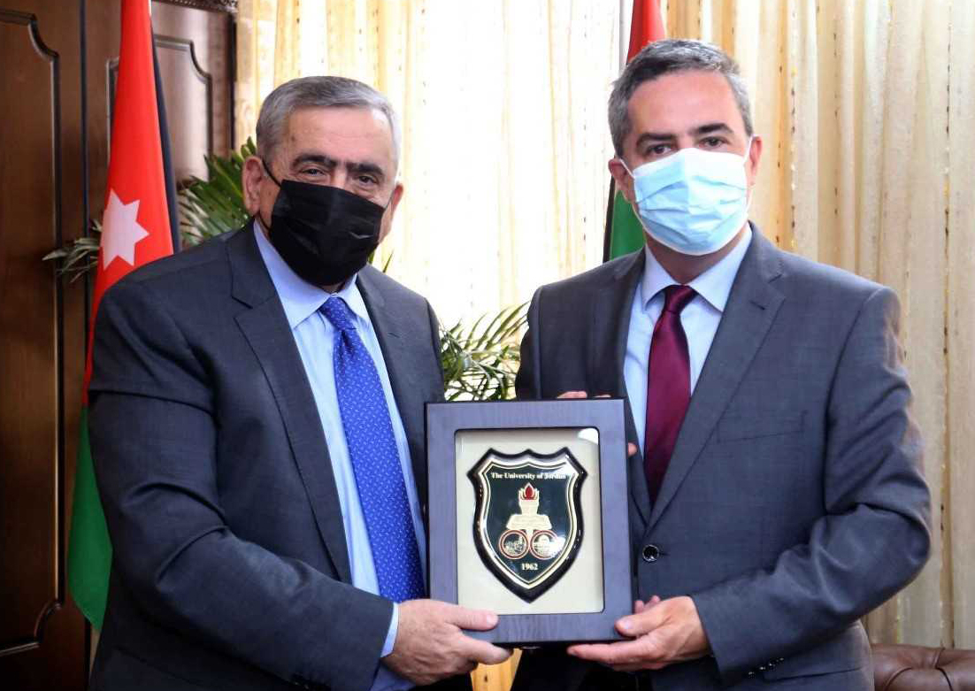 الجامعة الأردنية تبحث التعاون مع السفارة الهنغارية