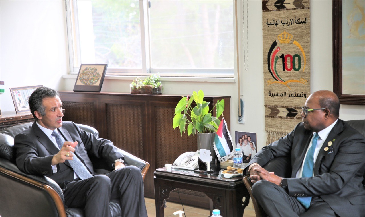 وزير السياحة يبحث مع نظيره الجامايكي التعاون المشترك