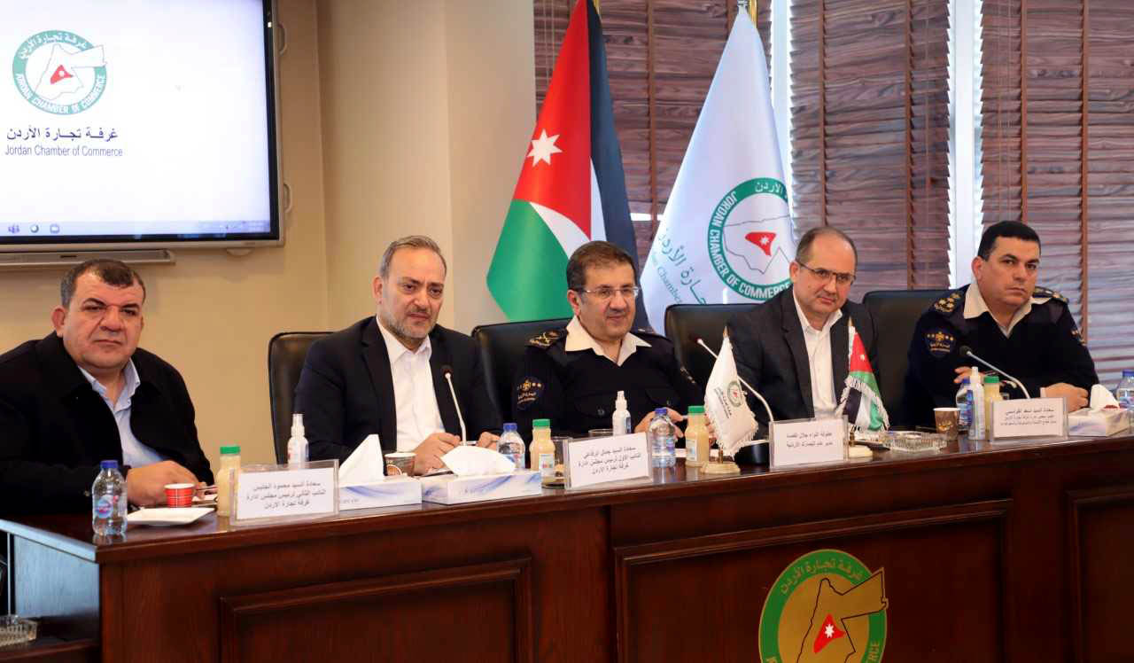 مدير الجمارك: تجميد قرار القوائم الاسترشادية لبعد شهر رمضان