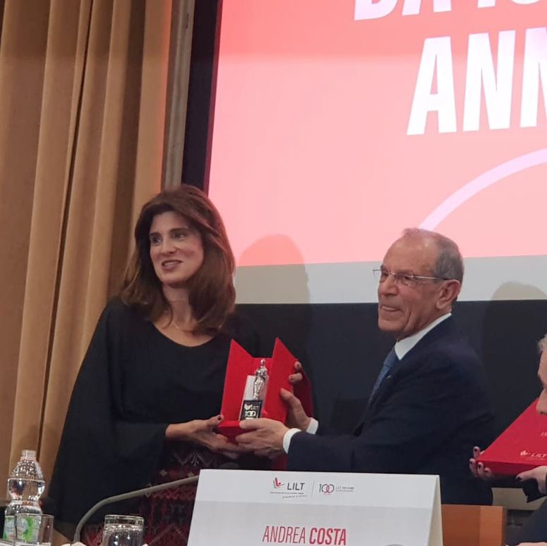 الأميرة دينا تتسلم جائزة من الجمعية الإيطالية لمكافحة السرطان