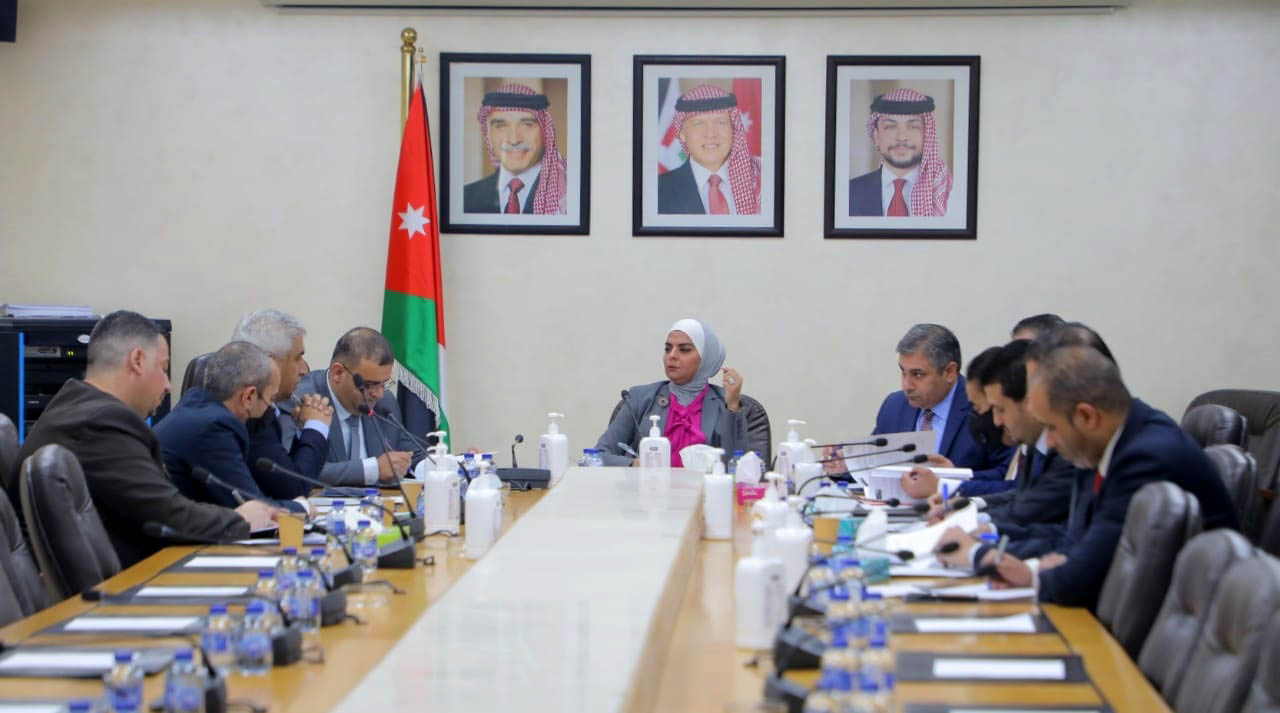 العمل النيابية تطالب بدليل إجرائي حول اتفاقية فتح مركز إيواء بالعقبة للنساء المعنفات