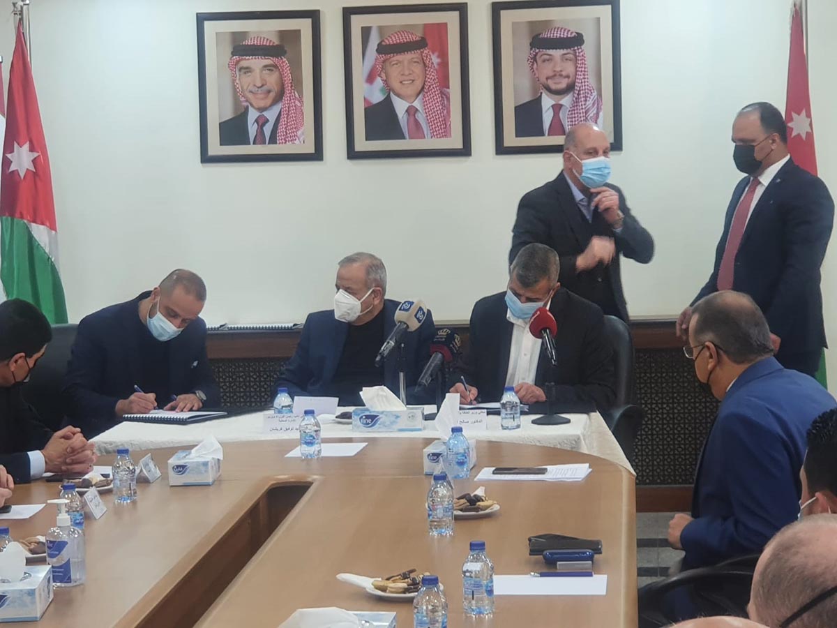 الطاقة توقع اتفاقيات استبدال 410 آلاف وحدة إنارة في البلديات بموفرة للطاقة