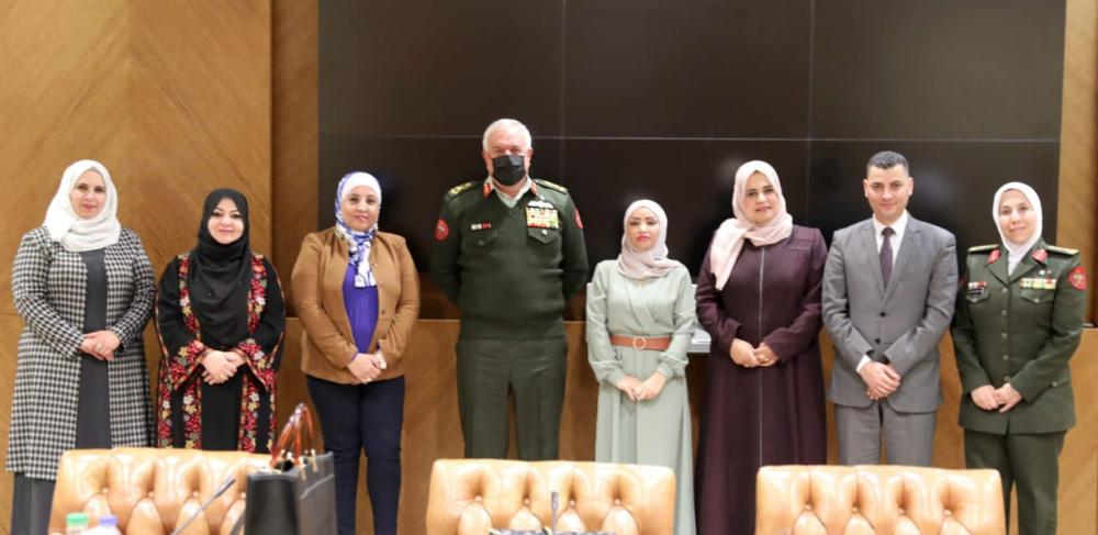 رئيس هيئة الأركان يلتقي أعضاء لجنة المرأة وشؤون الأسرة في مجلس النواب