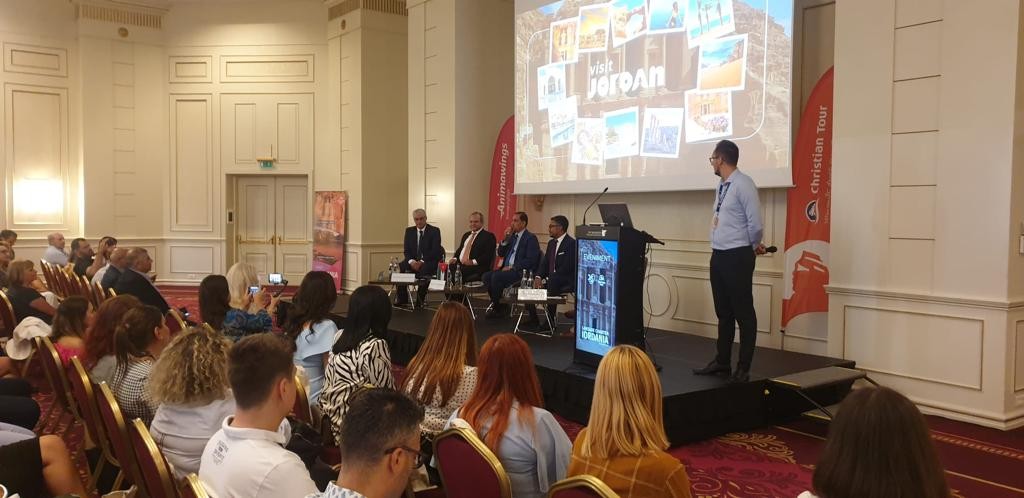 الاحتفال بإشهار رحلات عارضة من بخارست إلى عمان